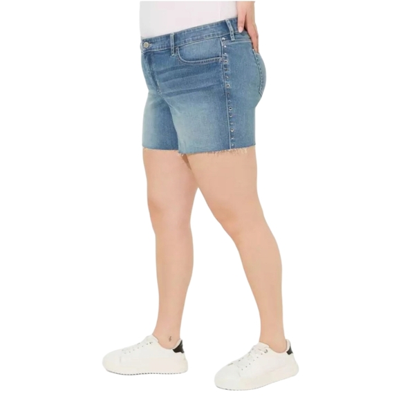 TORRID Plus Size Perfect 5" Vintage Stretch Boyfriend Classic Mid-Rise Short - Picture 7 of 15